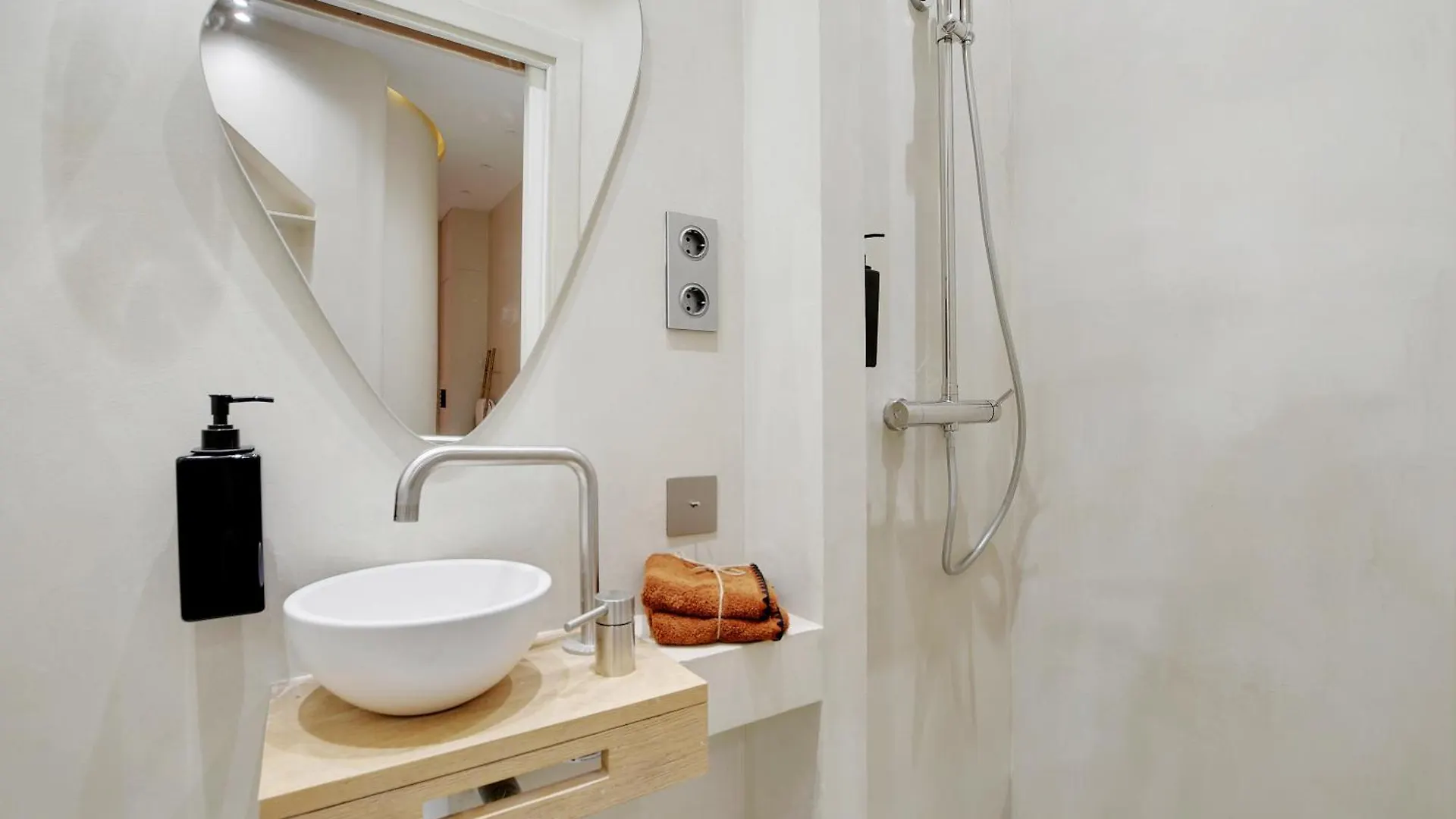 Le Petit Luxe Parisien Apartment 0*, Paris
